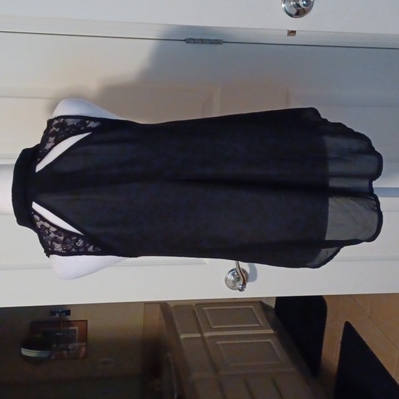 🍭🌺Black Sleeveless Button-Up Top - Picture 6 of 9